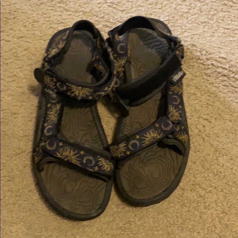 Women’s size 10 Teva